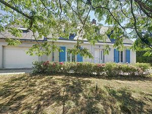Maison avec grande dépendance  4 chambres  un bureau et 1986 m2 de terrain