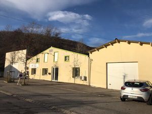 A VENDRE LOCAL D'ACTIVITE + TERRAIN