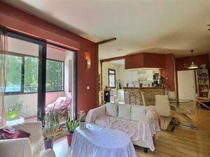 Appartement 3 pièces de 74 m² à Evry