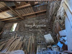 Belle grange en pierre à aménager avec jardin
