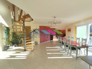 Maison récente avec terrasse et grand terrain 1 35 ha. Proch