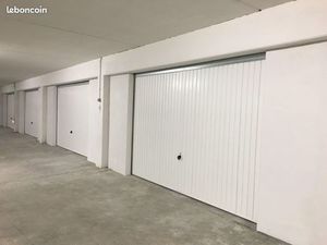 Tarnos Grand Garage en sous sol residence le bastian