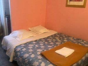 Studette à louer dans immeuble calme très ensoleillé