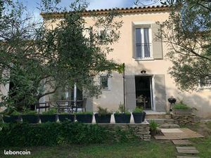 Maison ensoleillée avec jardin  parking  2 chambres 95 m2