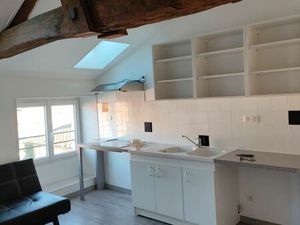 Appartement 2 pièces 50 m² environ  entièrement rénové 460+25 de provision pour charges 3e