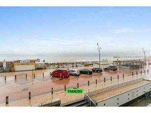 Spacieux appartement avec vue sur la mer sur la digue à Bla…