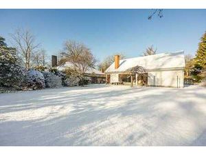 Maison quatre façades à rénover sur un terrain orienté pl...