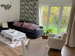 Maison dans un joli cadre verdoyant