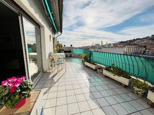 NICE CENTRE/HAUT GAMBETTA : DERNIER ETAGE 3P TERRASSE PROFONDE