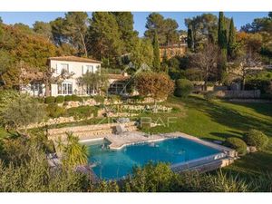 Élégante villa dans un quartier résidentiel avec vue panoramique