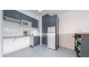 AU COEUR DE LA VILLE AU PIED DU TER ET TRAMWAY APPARTEMENT AVEC TERRASSE