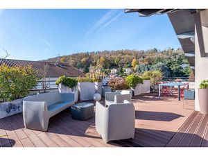 Exceptionnel toit-terrasse de 152 m² + 110 m² d’extérieur