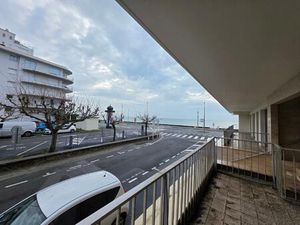 Appartement T2 avec terrasse et vue latérale mer