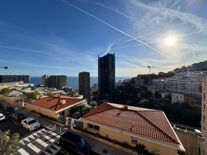 Beausoleil - Studio à rafraichir avec terrasse et mer