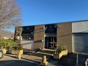 Local commercial Grasse 775 m2