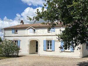 Jolie maison contemporaine de style charentaise