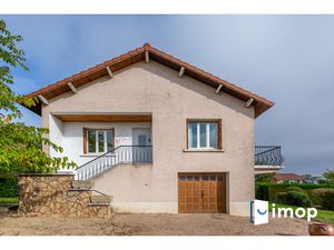 Maison avec extérieur