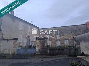 Maison Charentaise de centre bourg à fort potentiel