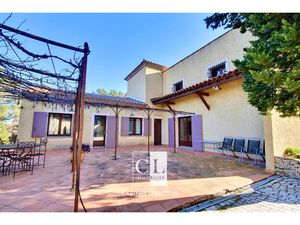 Grande Villa Provençale de caractère à CADOLIVE 13950