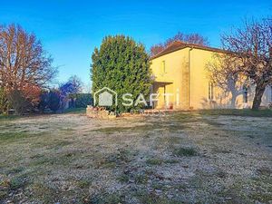 Demeure en pierre  piscine et beau jardin