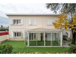 Spacieuse maison proche tramway à Cenon