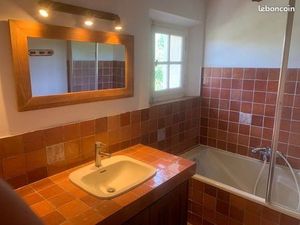 Beau Studio proche Lycee International Luynes