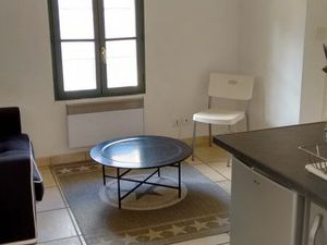 T2 meublé idéalement situé place de l'Horloge