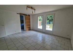 Location appartement  44 m² T-2 à La Houssaye-en-Brie  780 €