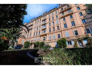 Élégance Bourgeoise au Grand Palais de Grasse