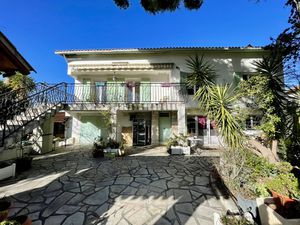 Maison en 2 appartements  terrasse et terrain piscinable au cœur de Château-Gombert