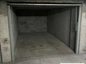 Garage en sous-sol à deux pas du tramway