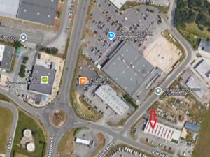 Forte visibilité  local commercial de 200m2