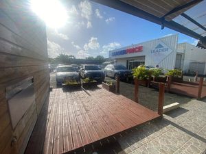 Grand local commercial rénové