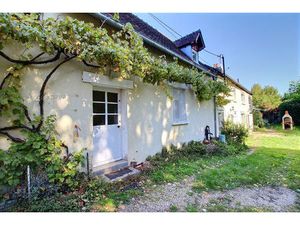 Longère 3 chambres et grand terrain avec dépendances et garage proche MAINTENON