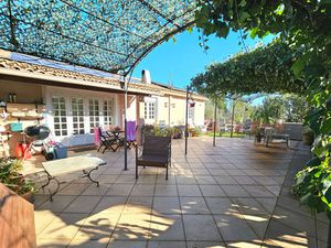 Villa 234m²   plain-pied avec piscine  vue dégagée   Cadre campagne à cuers