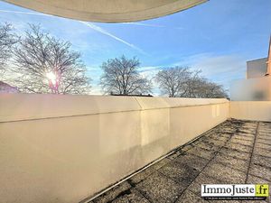 T2 avec terrasse  parking et cave !