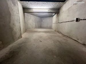 Garage fermé facile d'accès