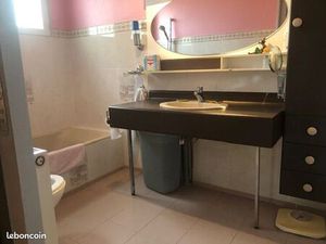 Loue chambre meublée