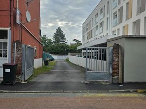 1 Grande Place de parking non couverte dans espace fermé et sécurisé Henin Beaumont centre
