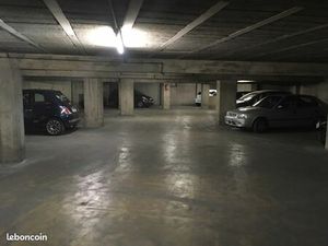 Emplacement parking dans garage sécurisé