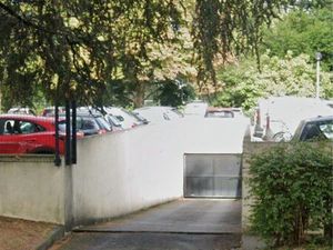 Garage sécurisé 12 m² en sous-sol – Accès protégé