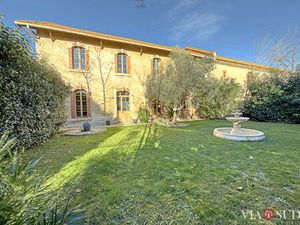 Béziers en campagne Élégante bâtisse de caractère aux codes architecturaux du Sud-Ouest