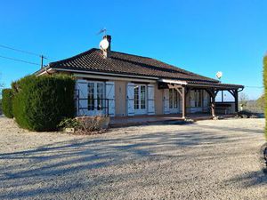 Maison de plain-pied  piscine  terrain clos de 3176m²