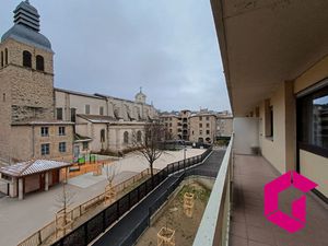 Chavanelle : Grand T3 lumineux avec immense balcon