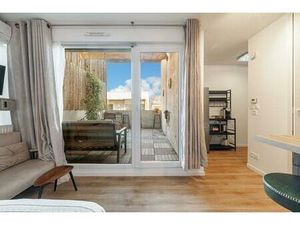 Studio rénové dernier étage - Terrasse - Face coulée verte