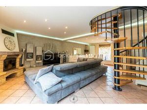 À VENDRE : Maison 180 m² avec pompe à chaleur récente  jardin  terrasses et studio indépen