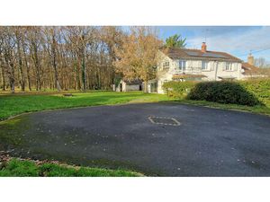 Bel environnement boisé pour cette maison familiale