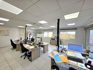 Bureau de 261 m² à Pierrelatte