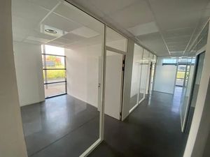 Local d'activités de 295m²