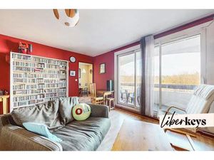 Spacieux appartement traversant avec balcon  box fermé et cave – Oullins